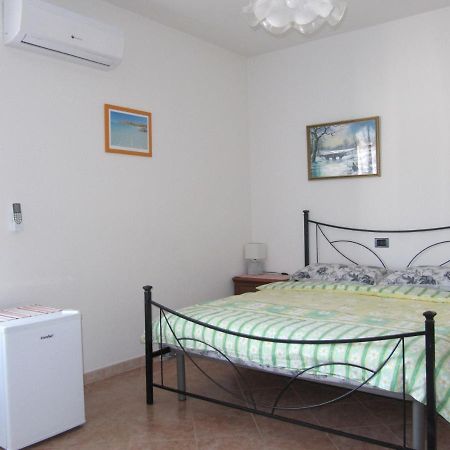 Bed and Breakfast Il Portico Uras Exterior foto