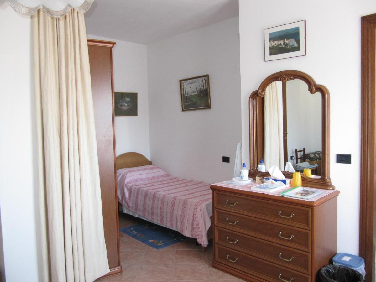 Bed and Breakfast Il Portico Uras Exterior foto