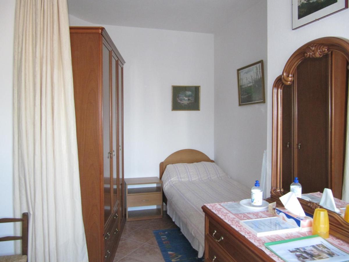 Bed and Breakfast Il Portico Uras Exterior foto